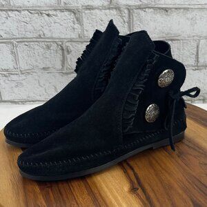 Minnetonka 449 Womens 8 Black Suede Hard Sole 2 Button Fringed BOHO Ankle Bootie